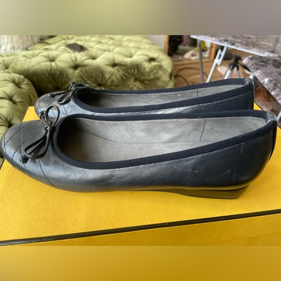 Stuart Weitzman Women's Sw Bow Ballet Flat Adobe - Picture 3 of 9